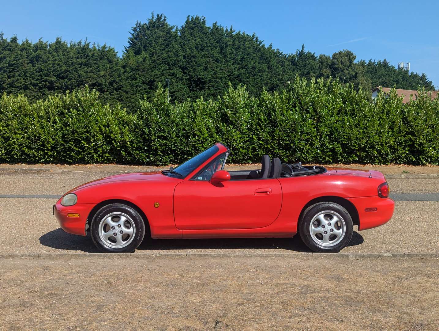 <p>2000 MAZDA MX-5</p>