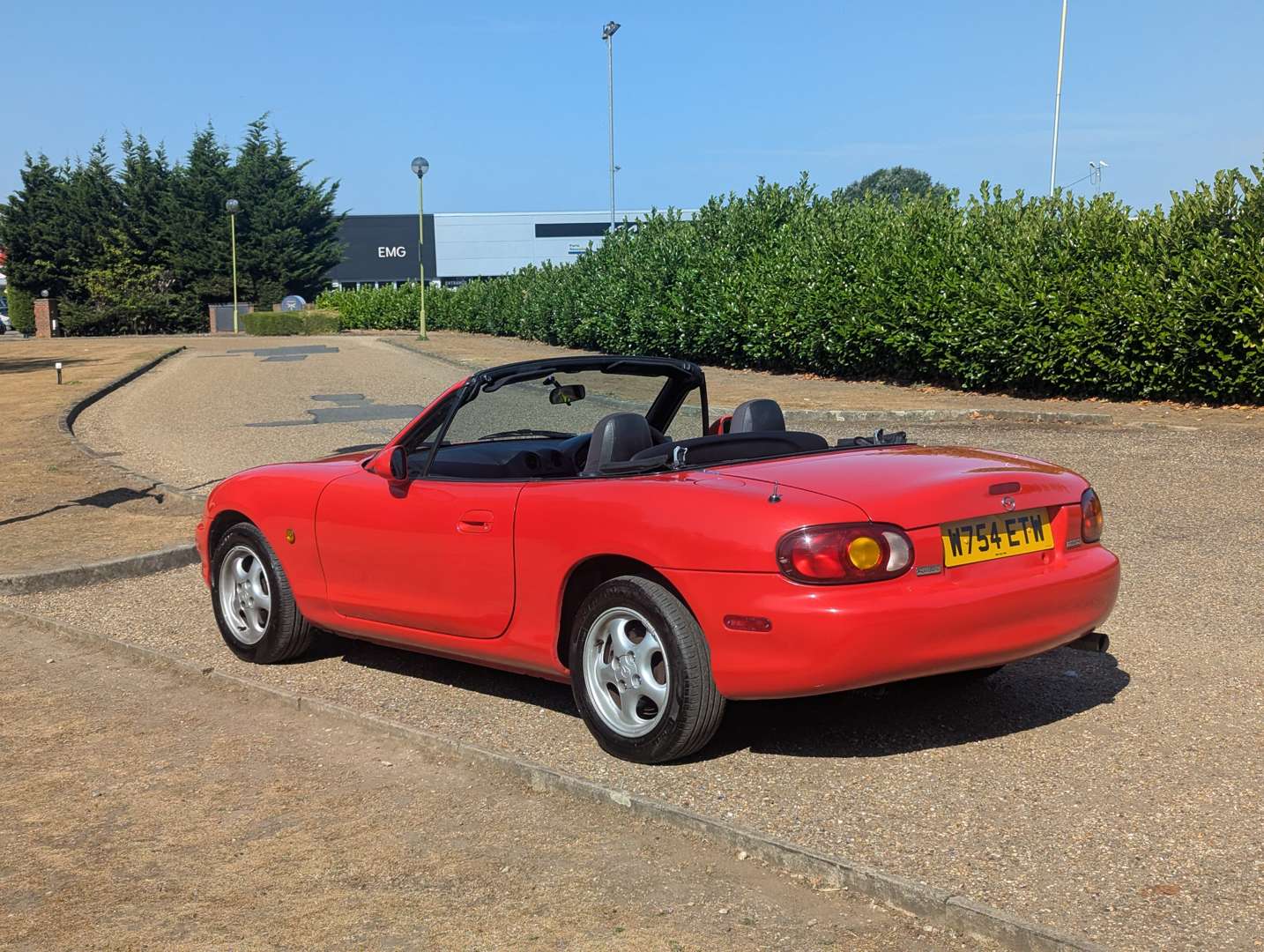 <p>2000 MAZDA MX-5</p>