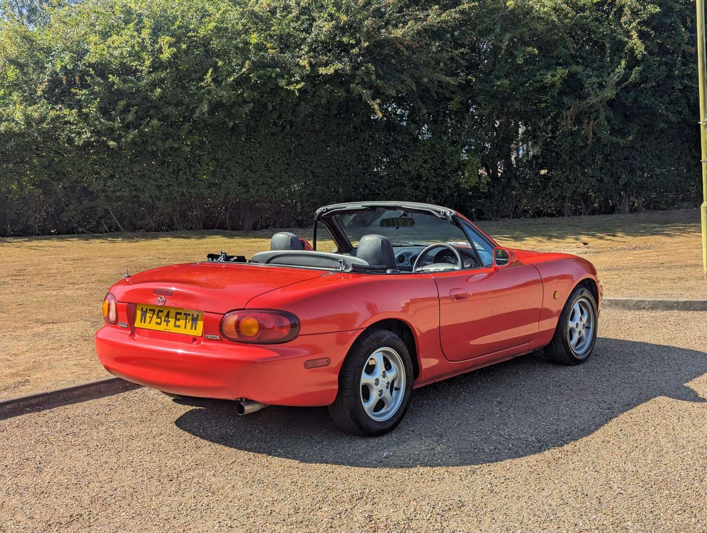 <p>2000 MAZDA MX-5</p>