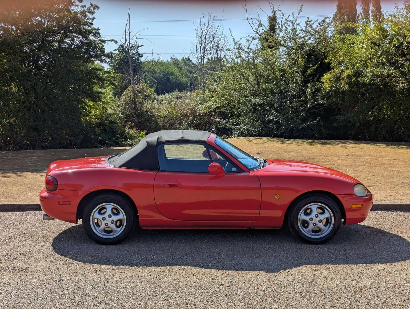 <p>2000 MAZDA MX-5</p>