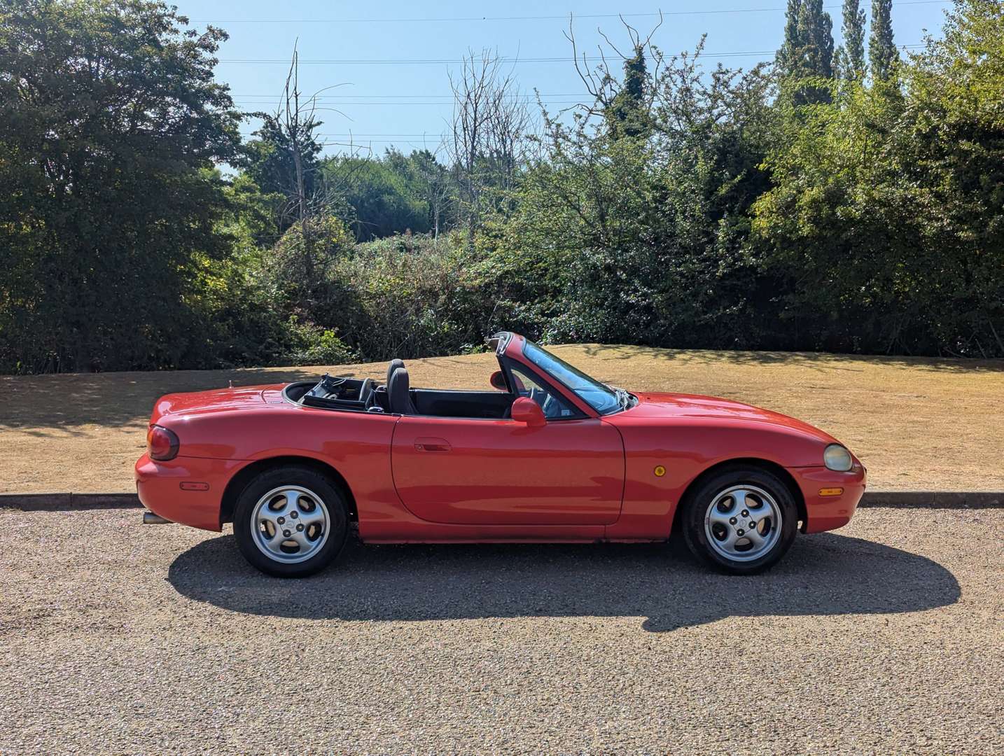 <p>2000 MAZDA MX-5</p>