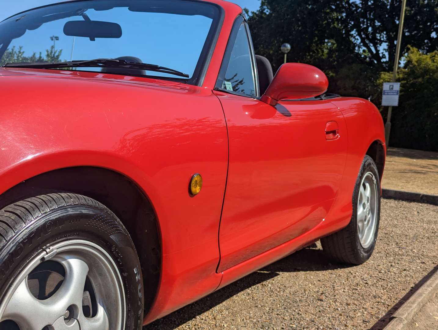 <p>2000 MAZDA MX-5</p>