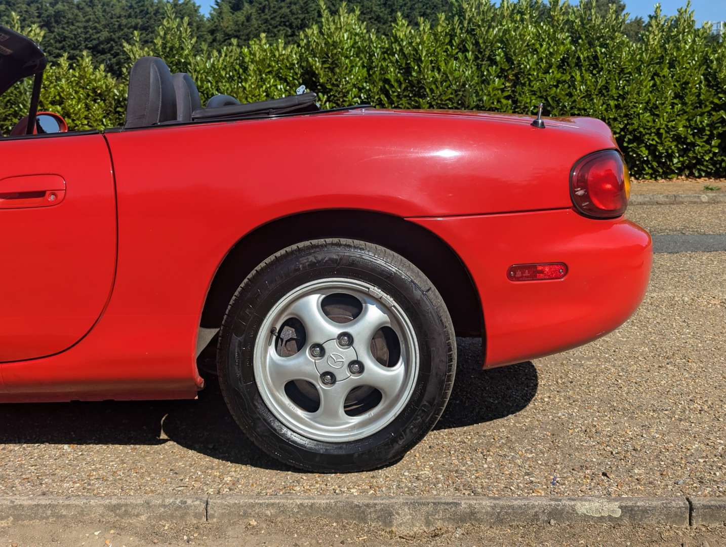 <p>2000 MAZDA MX-5</p>