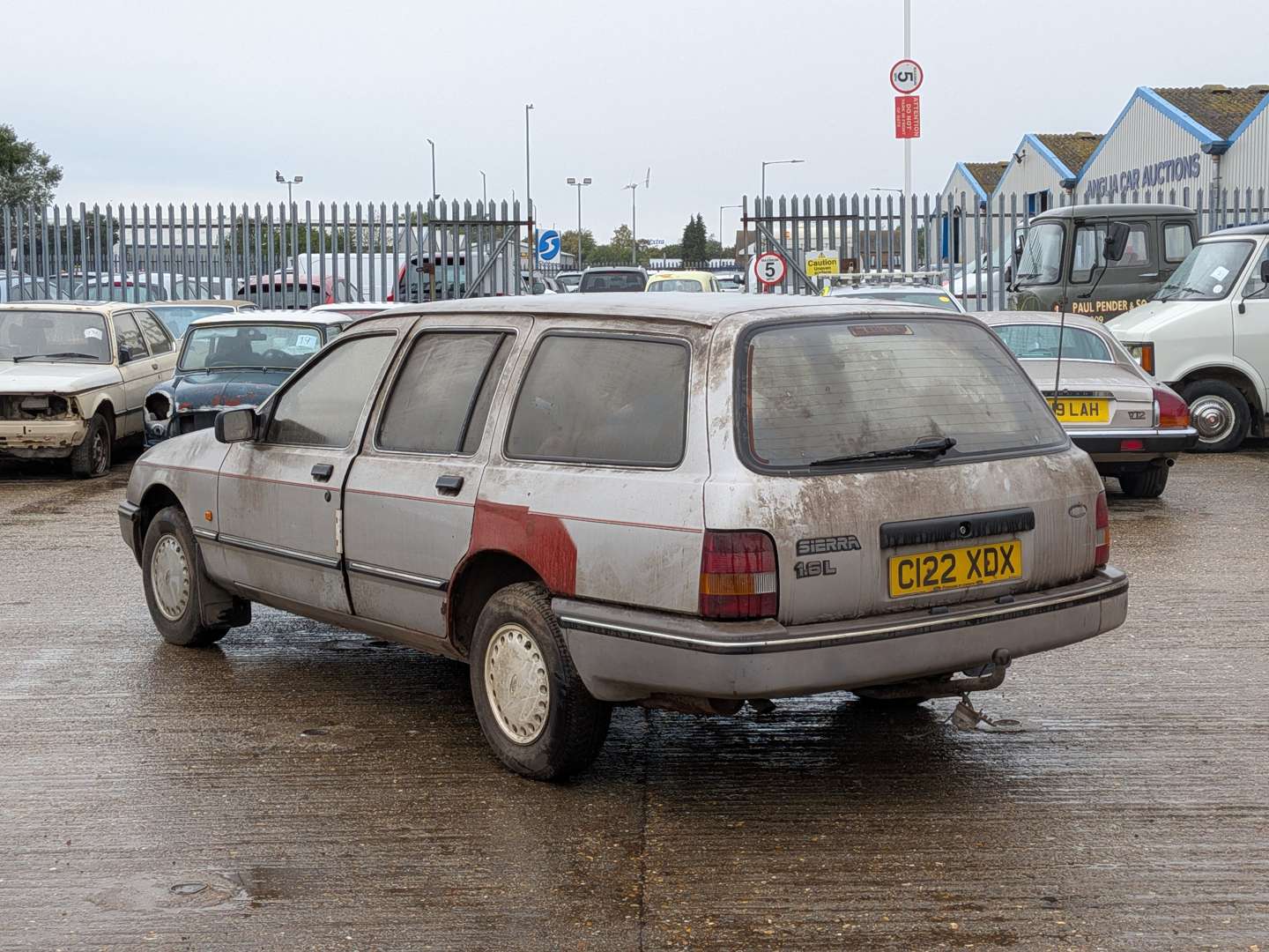 <p>1985 FORD SIERRA ESTATE</p>