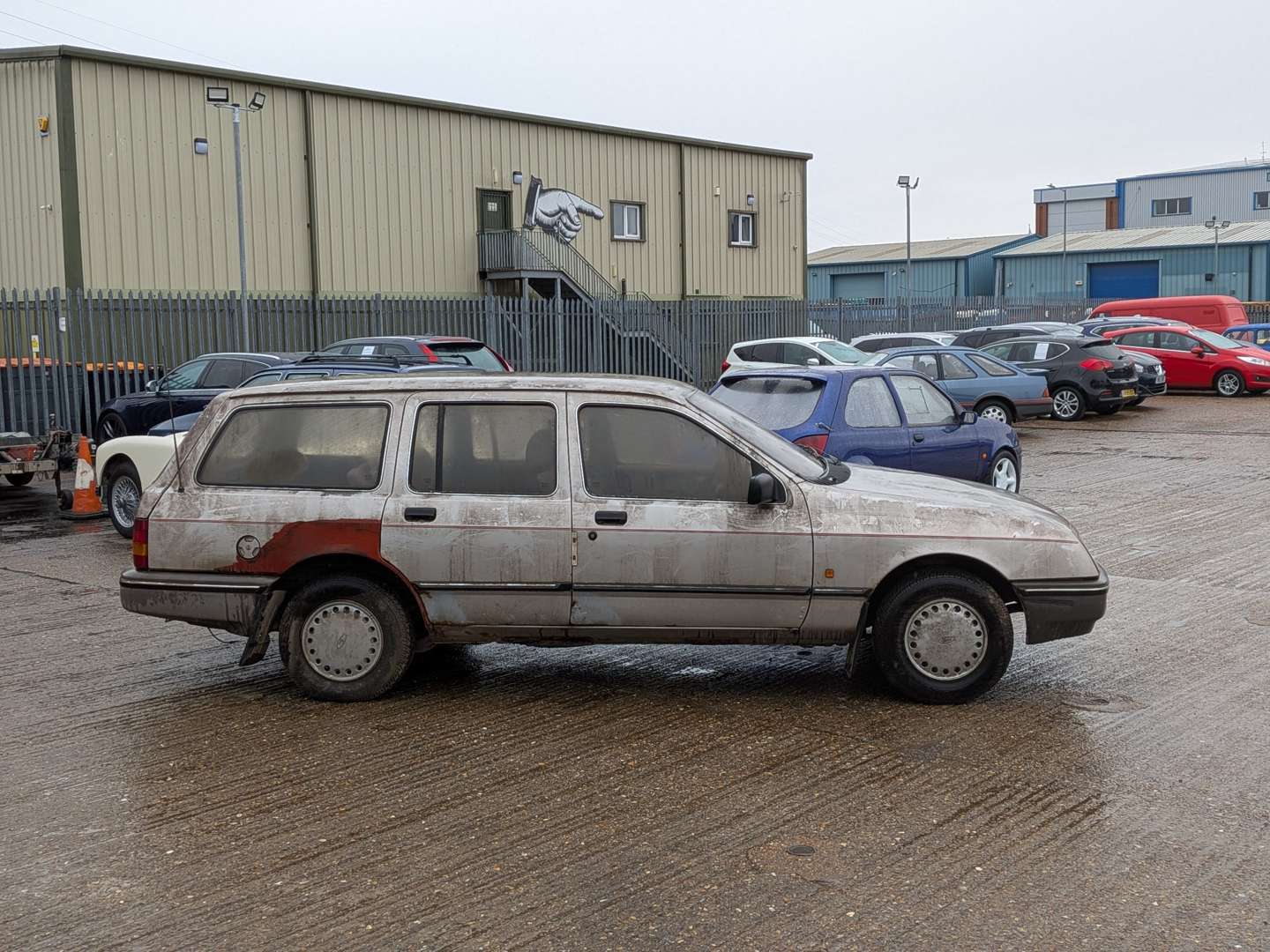 <p>1985 FORD SIERRA ESTATE</p>