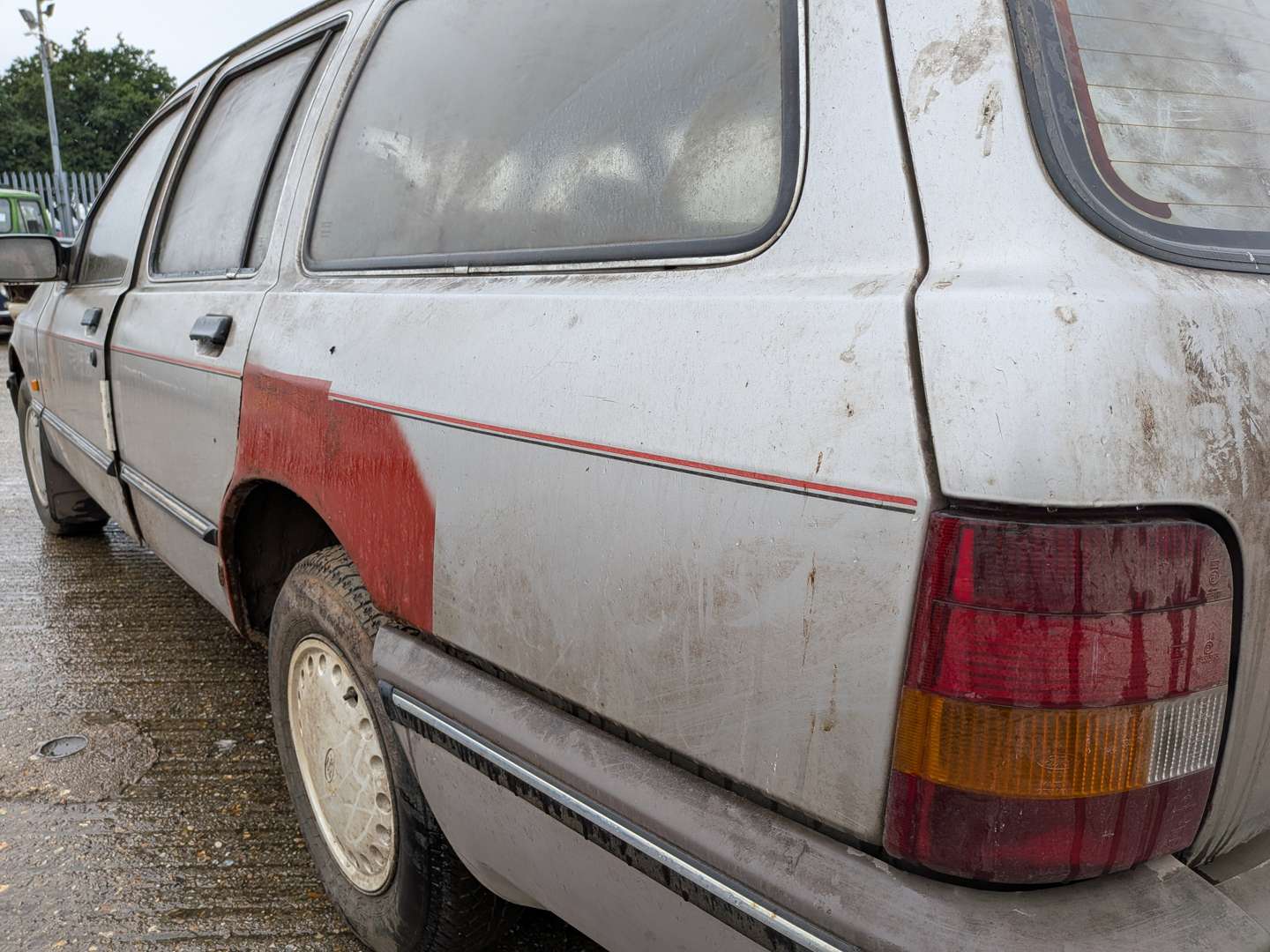 <p>1985 FORD SIERRA ESTATE</p>