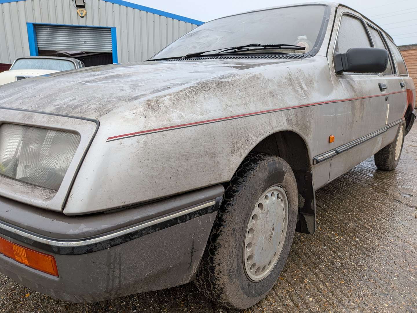 <p>1985 FORD SIERRA ESTATE</p>