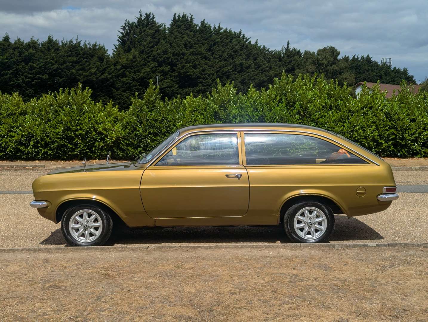<p>1973 VAUXHALL VIVA ESTATE</p>