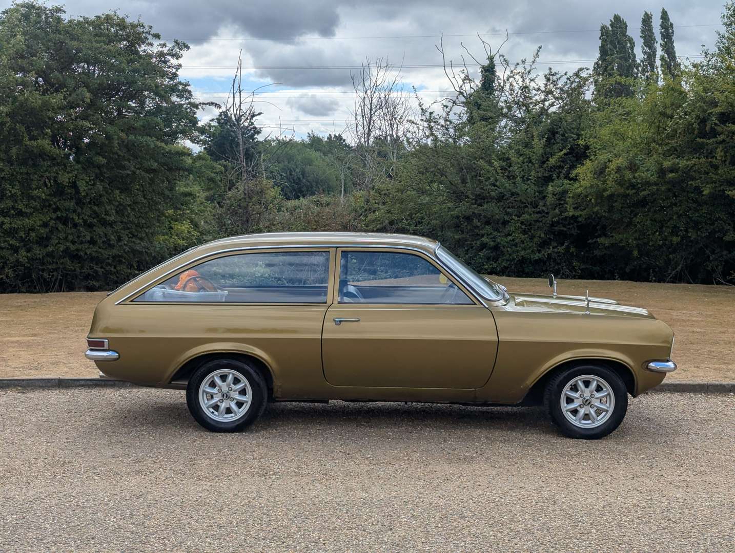 <p>1973 VAUXHALL VIVA ESTATE</p>