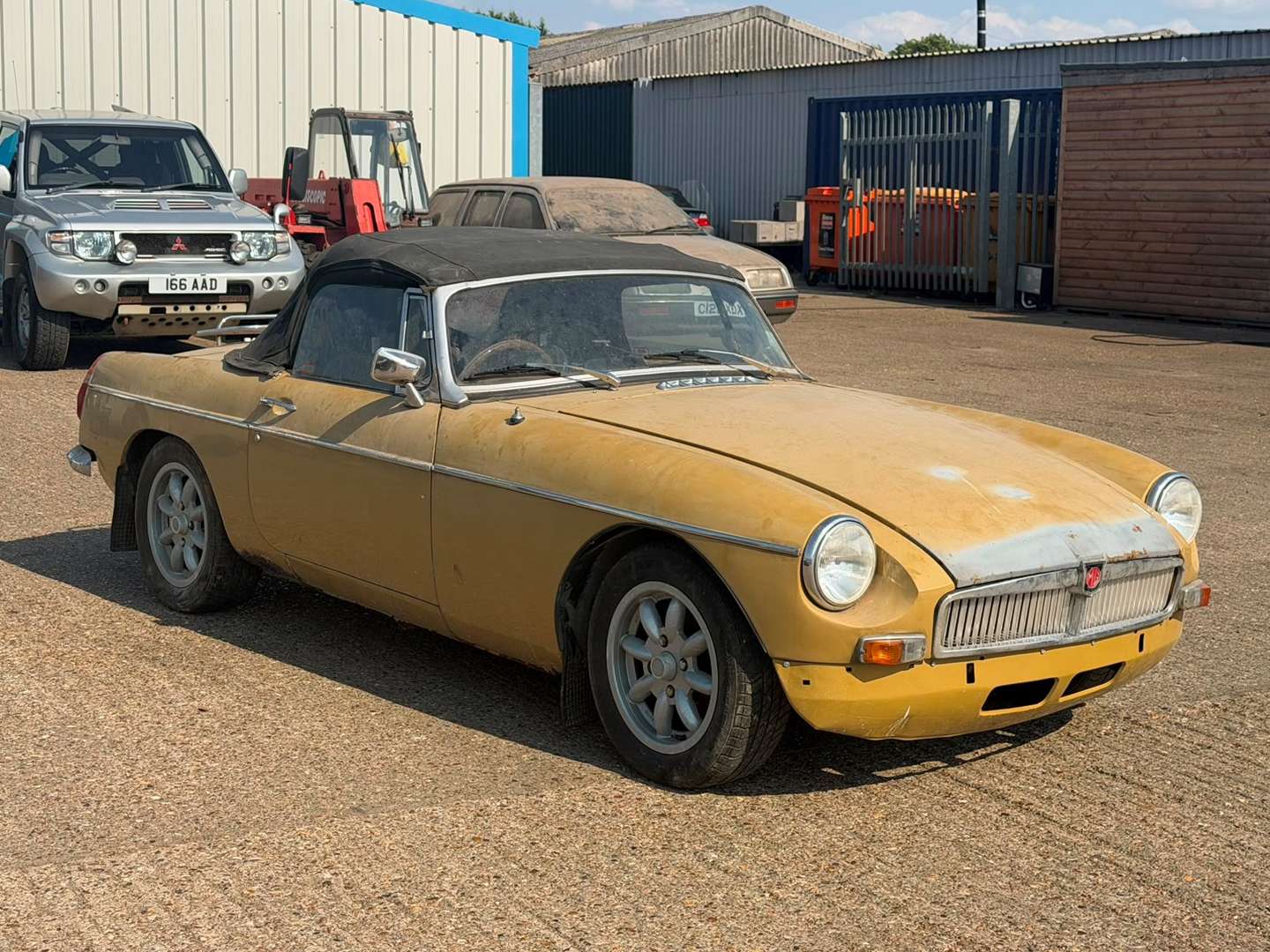 <p>1972 MG B ROADSTER</p>