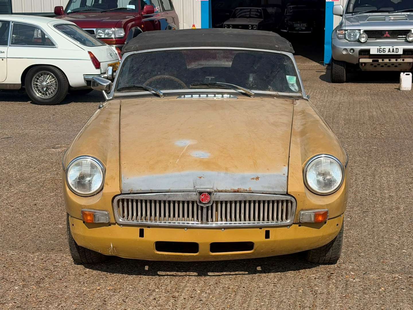 <p>1972 MG B ROADSTER</p>