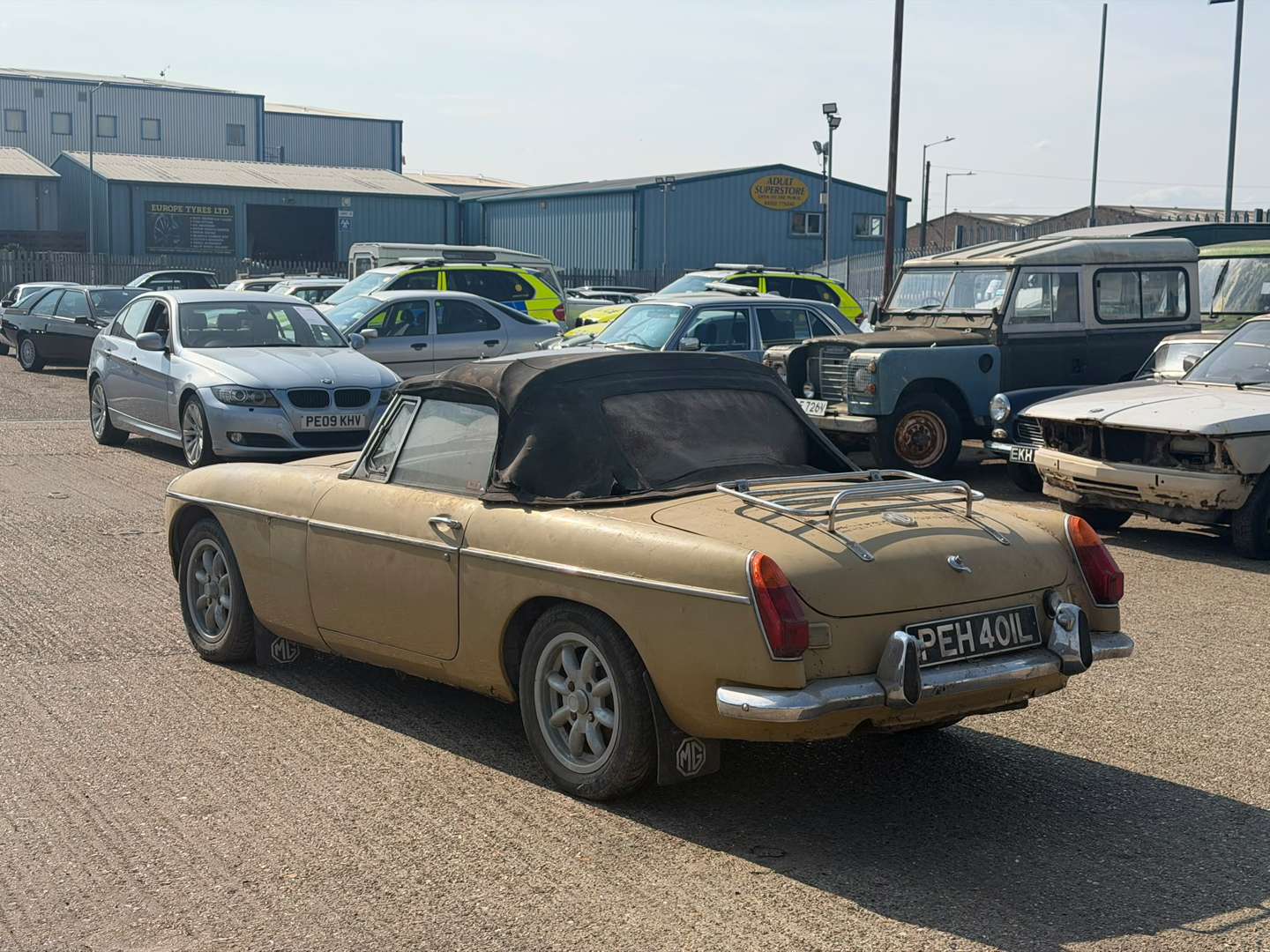 <p>1972 MG B ROADSTER</p>