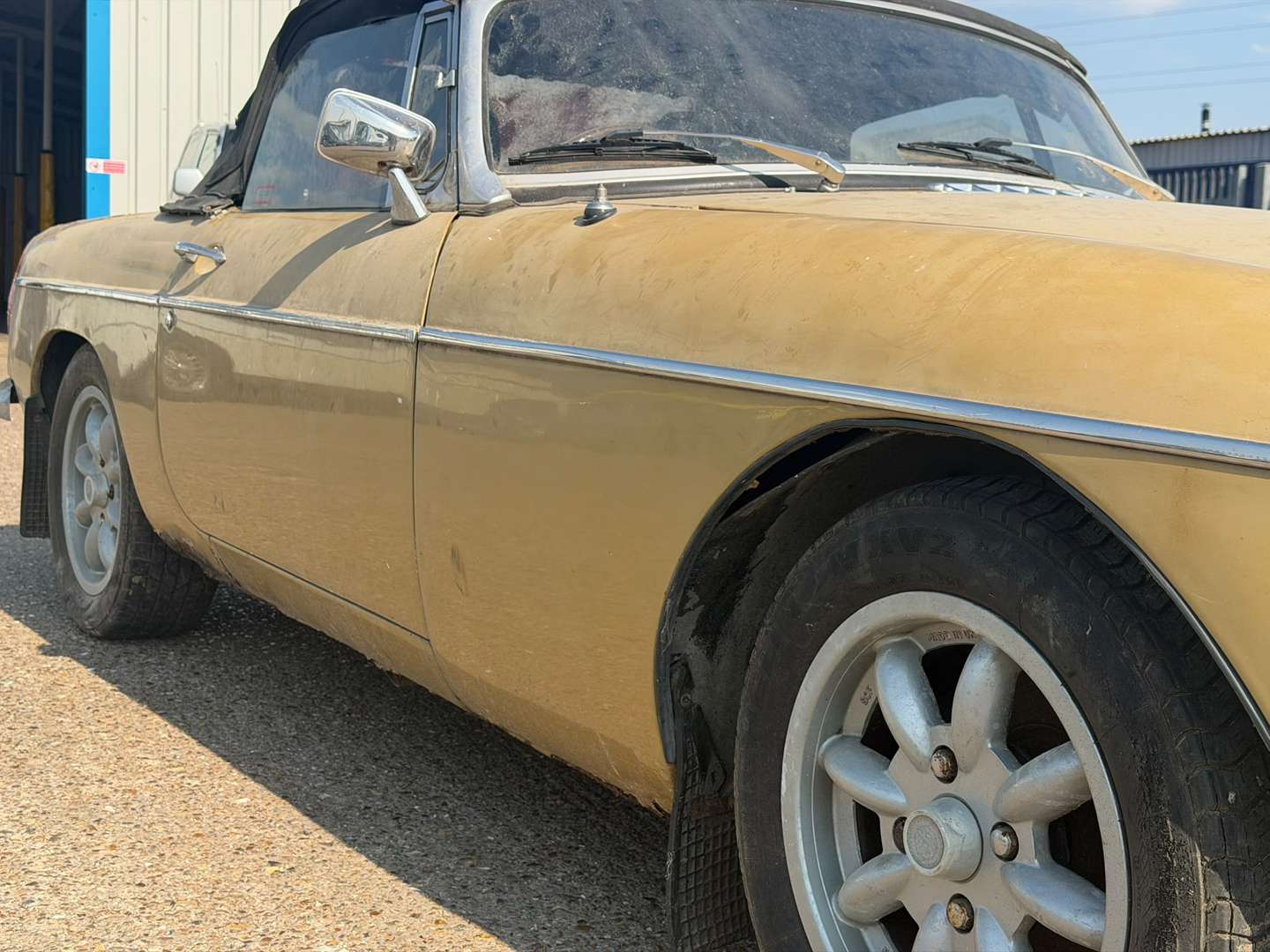 <p>1972 MG B ROADSTER</p>