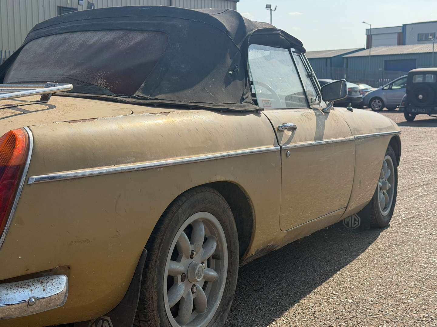 <p>1972 MG B ROADSTER</p>