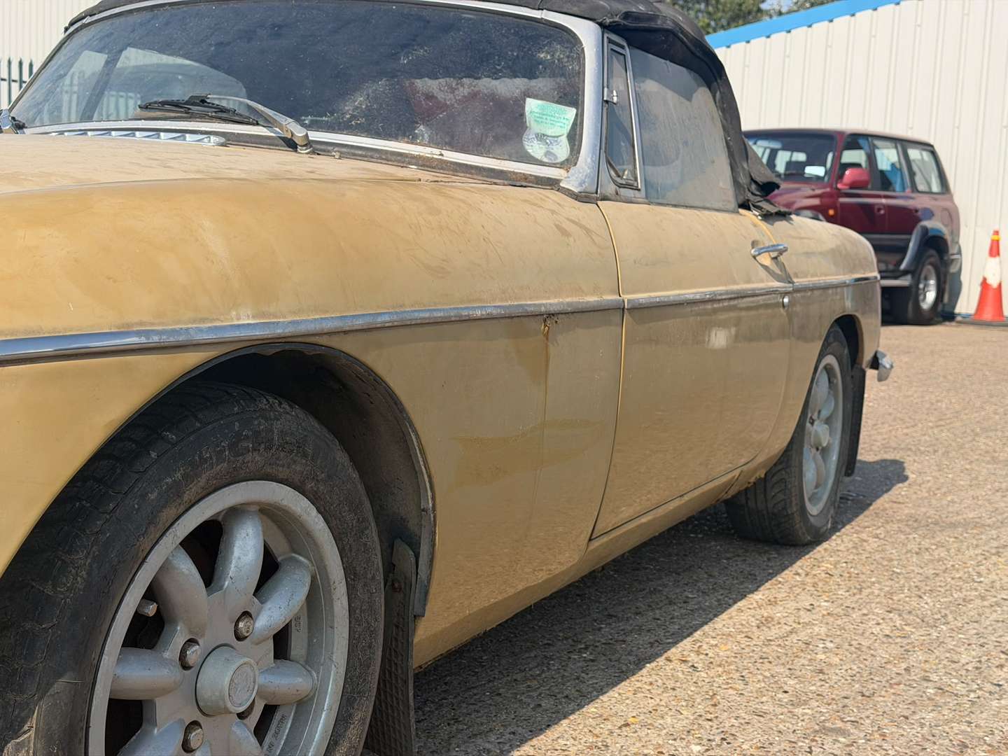 <p>1972 MG B ROADSTER</p>