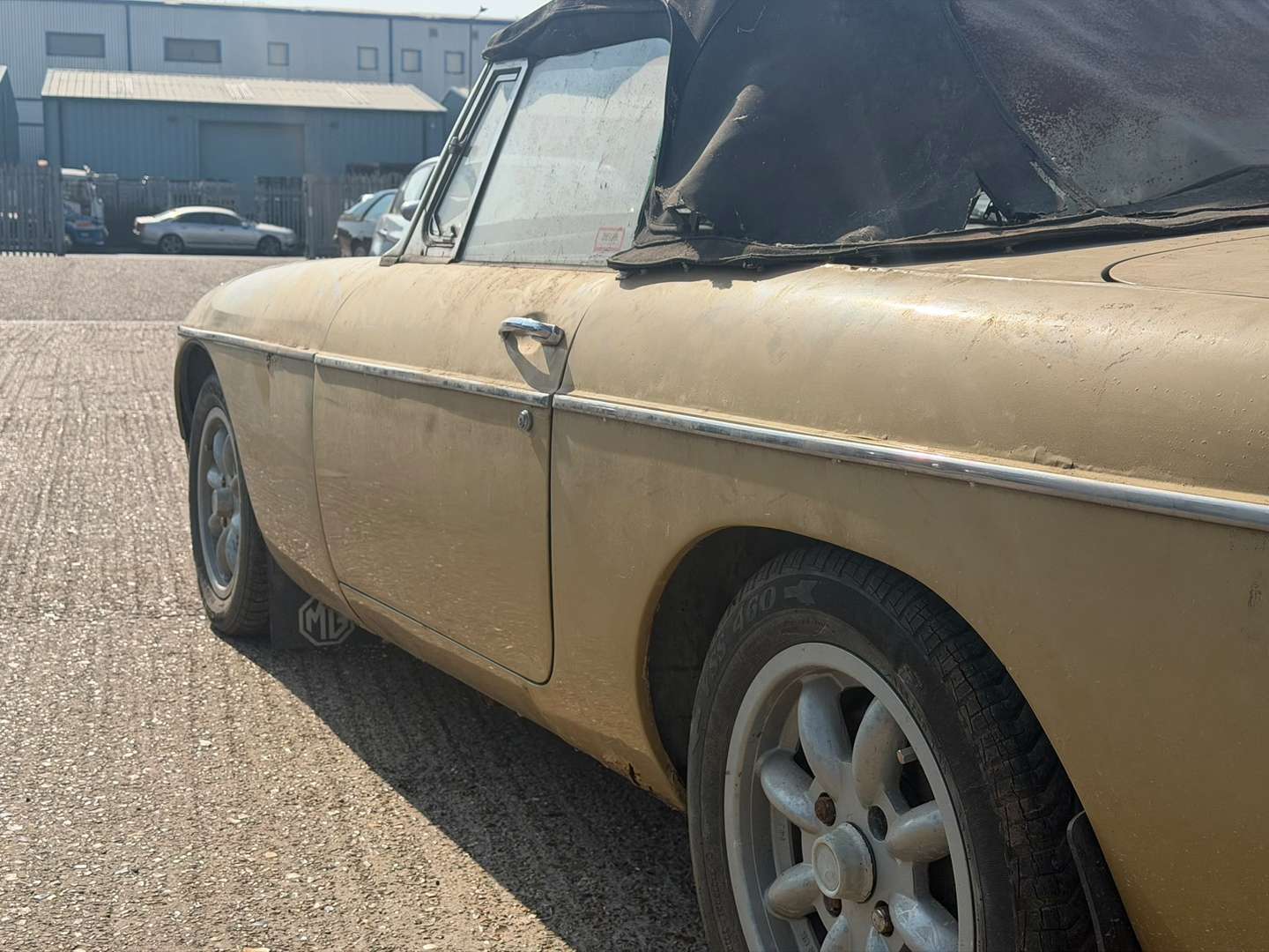 <p>1972 MG B ROADSTER</p>