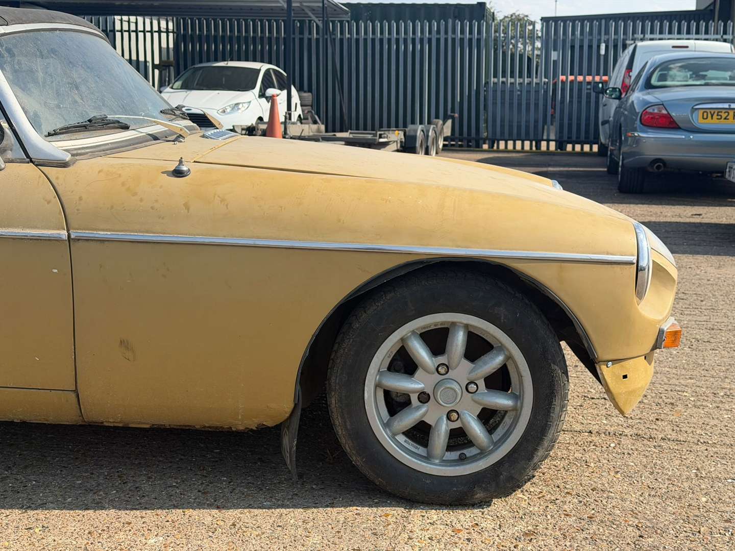<p>1972 MG B ROADSTER</p>