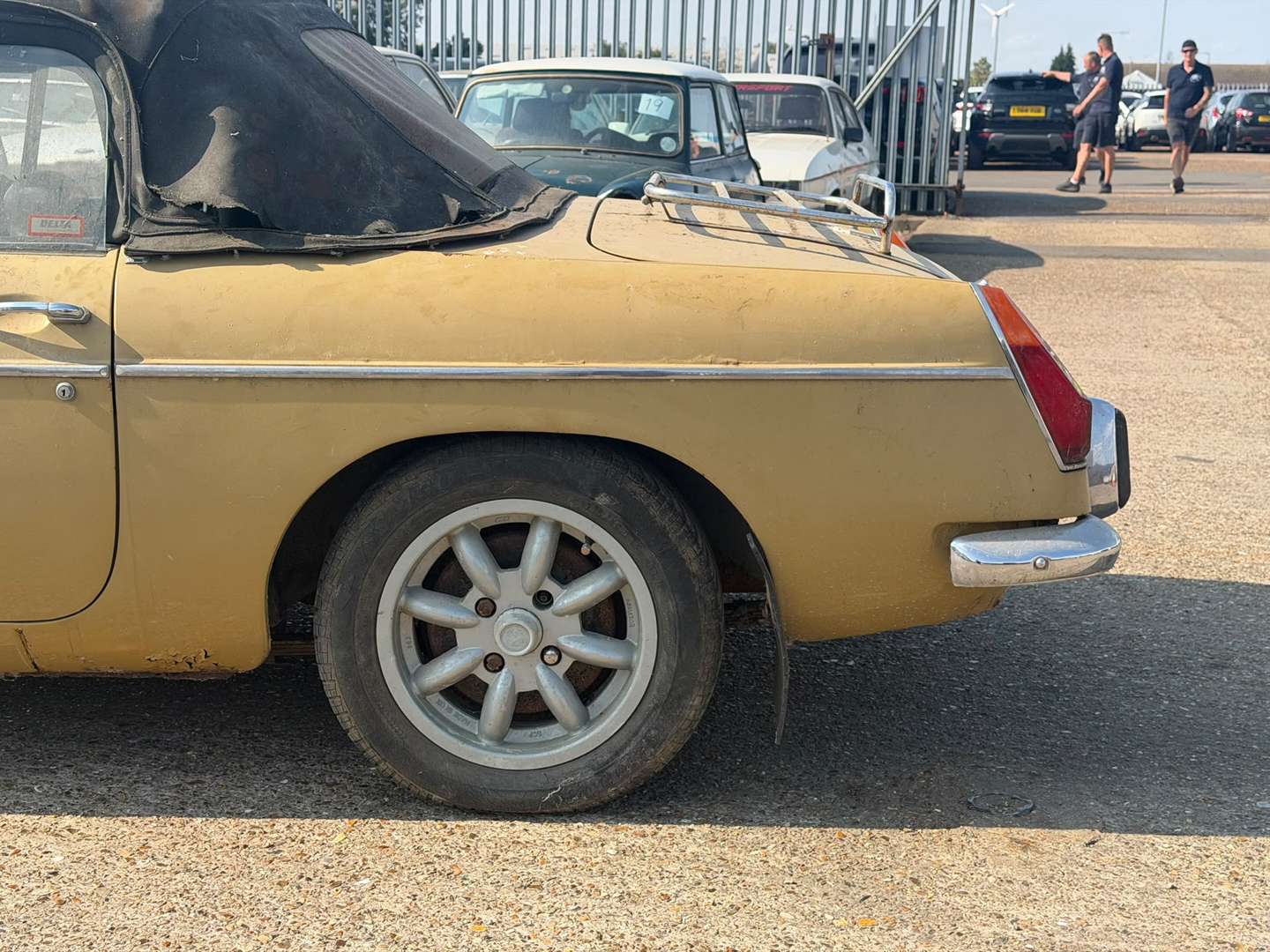 <p>1972 MG B ROADSTER</p>