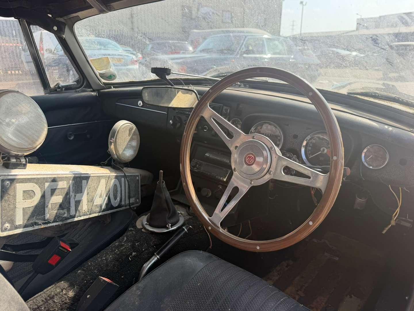<p>1972 MG B ROADSTER</p>