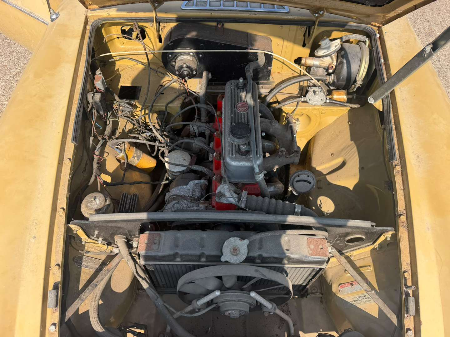 <p>1972 MG B ROADSTER</p>