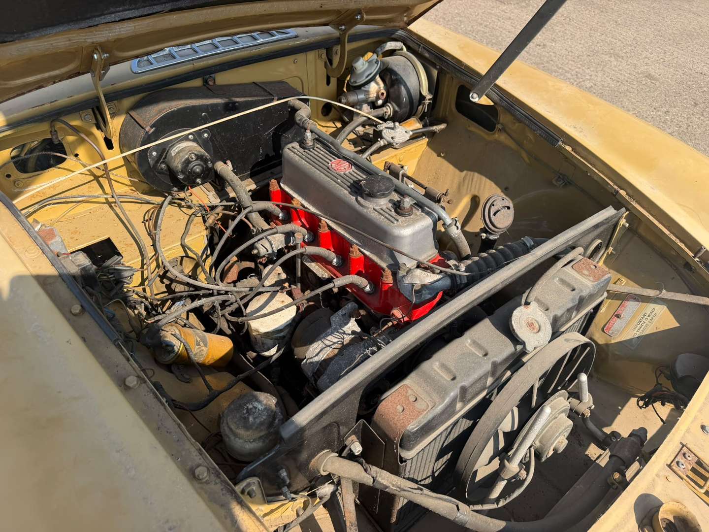 <p>1972 MG B ROADSTER</p>