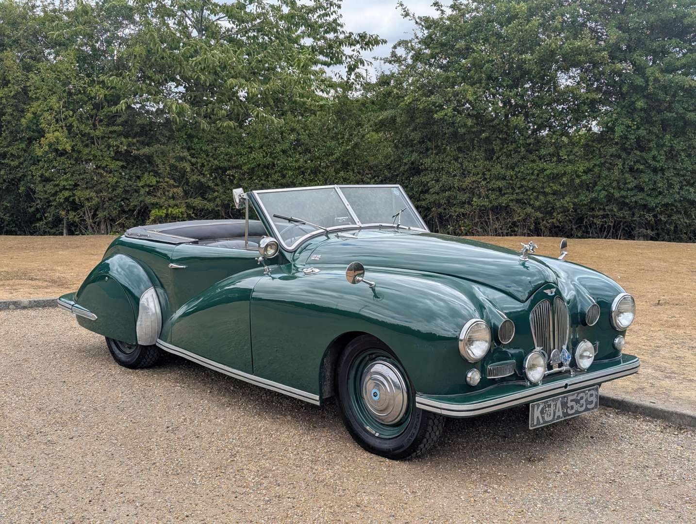 <p>1956 PARAMOUNT ROADSTER</p>