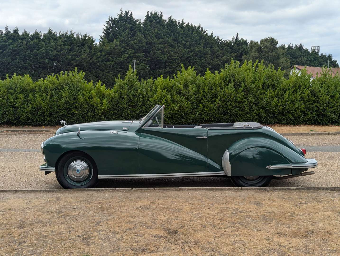 <p>1956 PARAMOUNT ROADSTER</p>