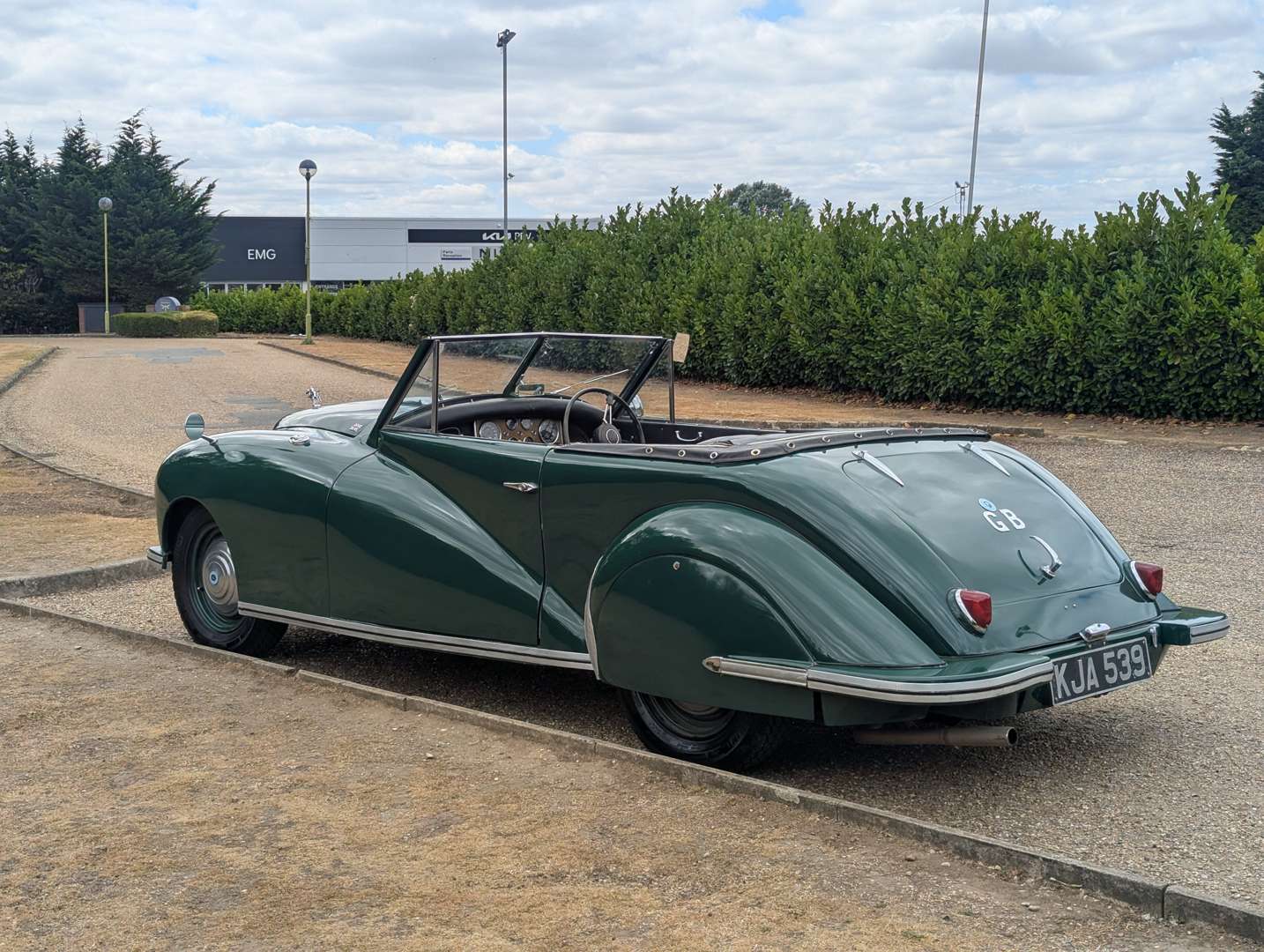 <p>1956 PARAMOUNT ROADSTER</p>