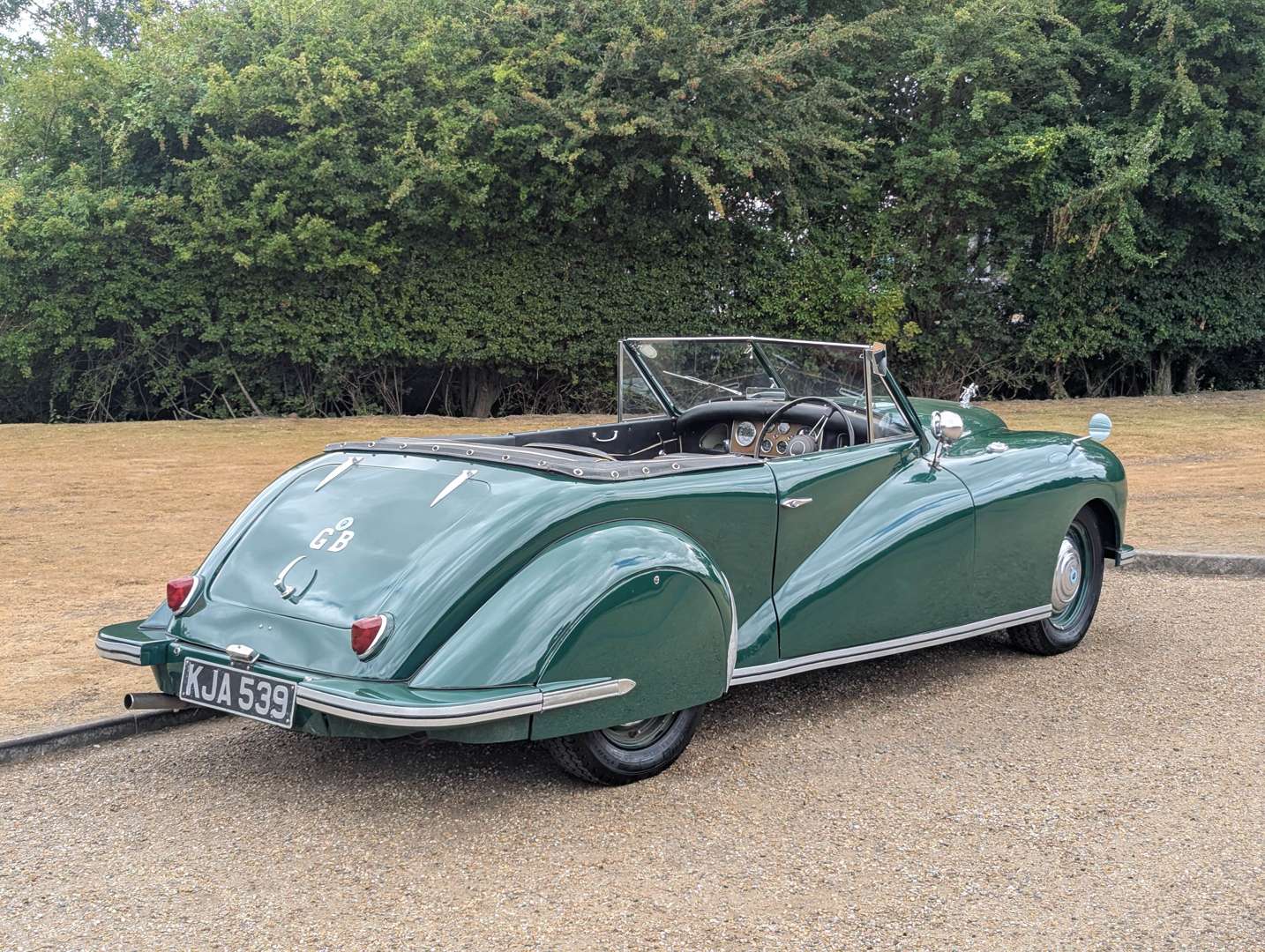 <p>1956 PARAMOUNT ROADSTER</p>