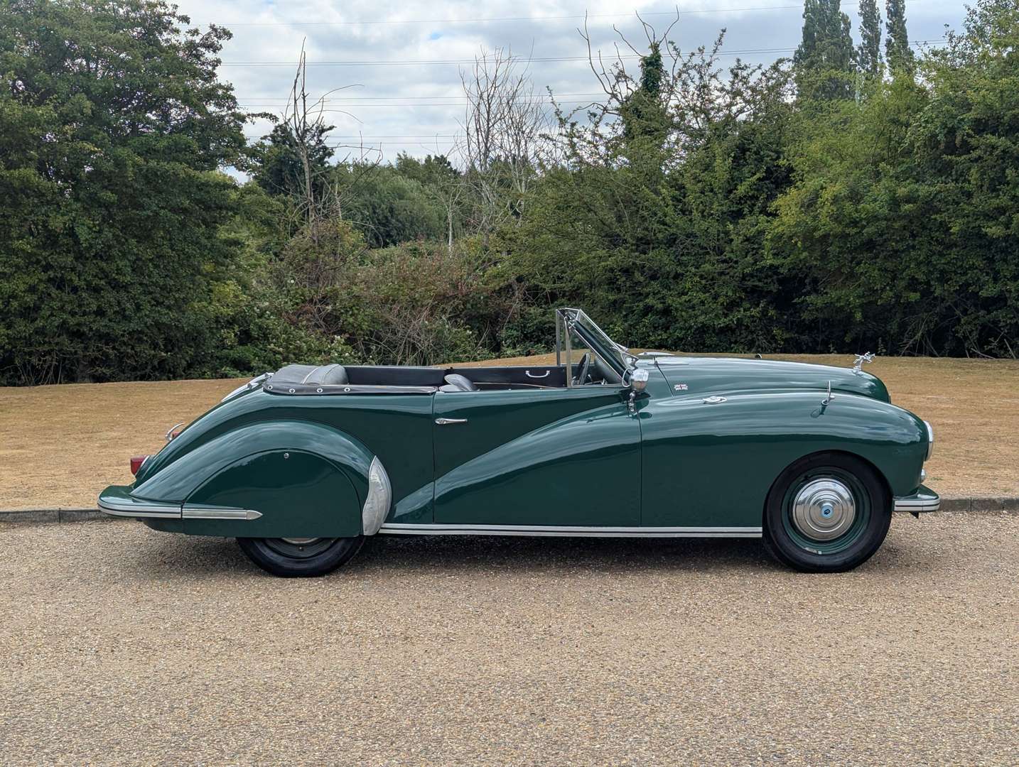 <p>1956 PARAMOUNT ROADSTER</p>