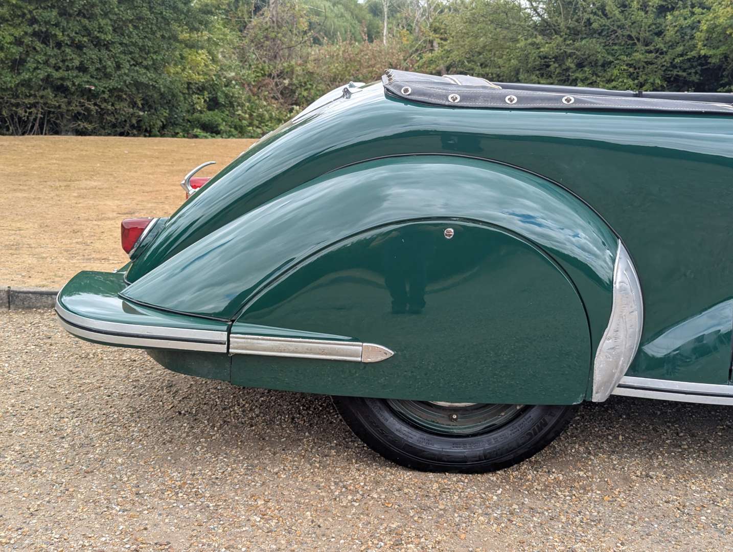 <p>1956 PARAMOUNT ROADSTER</p>
