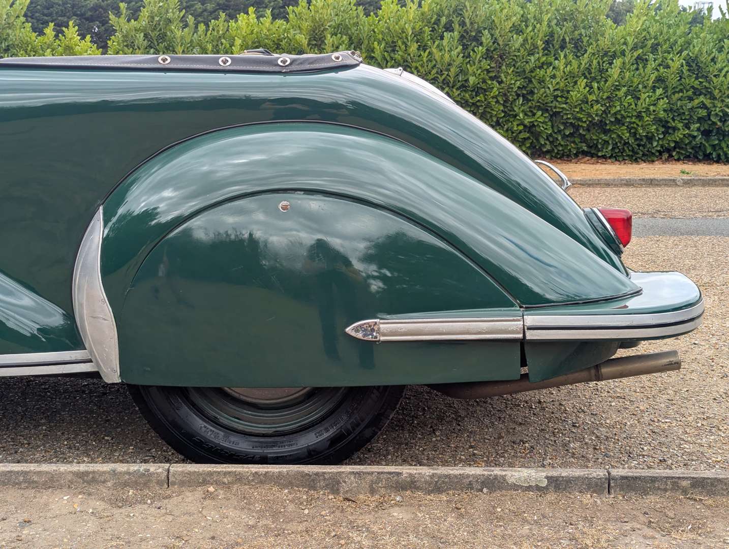 <p>1956 PARAMOUNT ROADSTER</p>