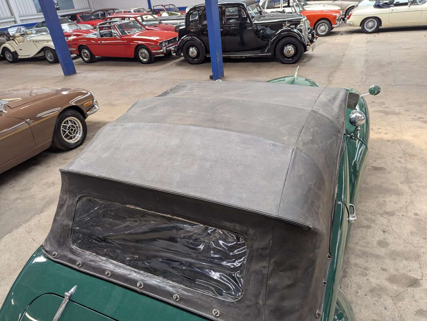 <p>1956 PARAMOUNT ROADSTER</p>