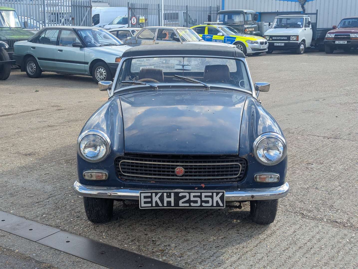 <p>1972 MG MIDGET</p>