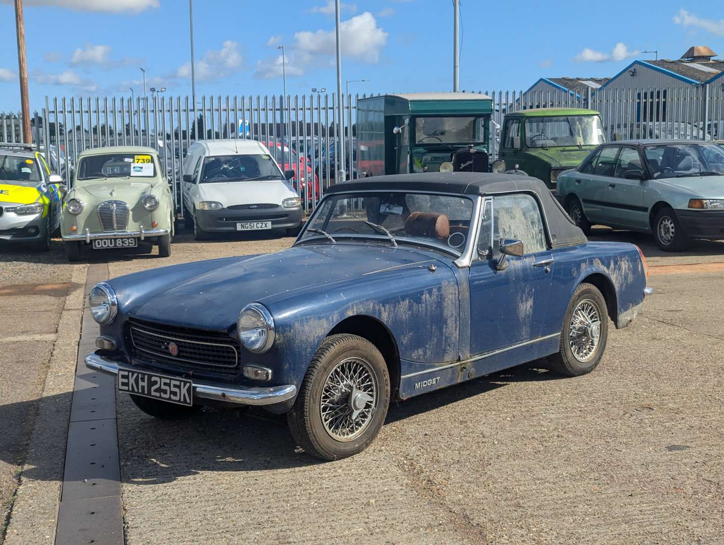 <p>1972 MG MIDGET</p>