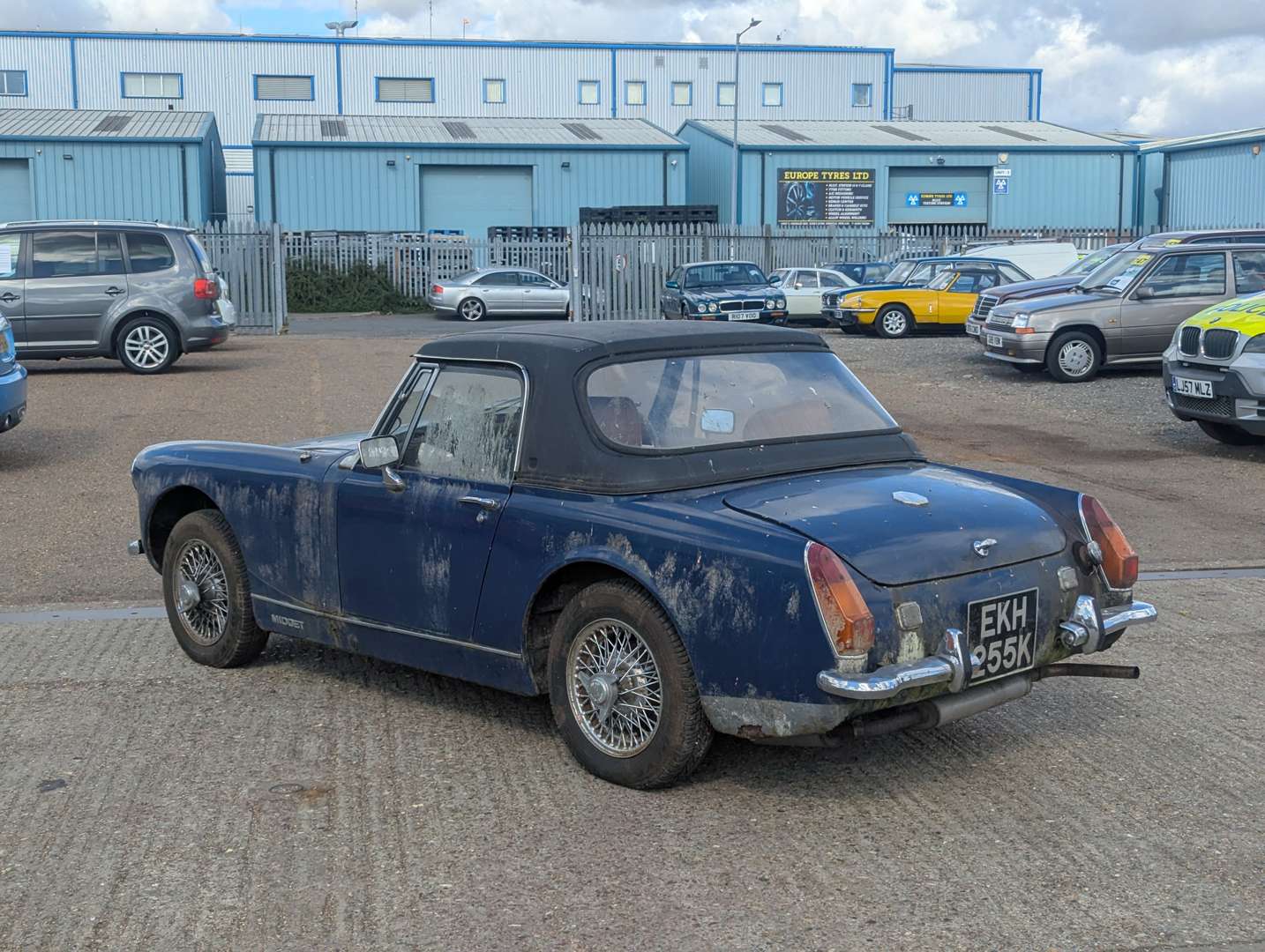 <p>1972 MG MIDGET</p>