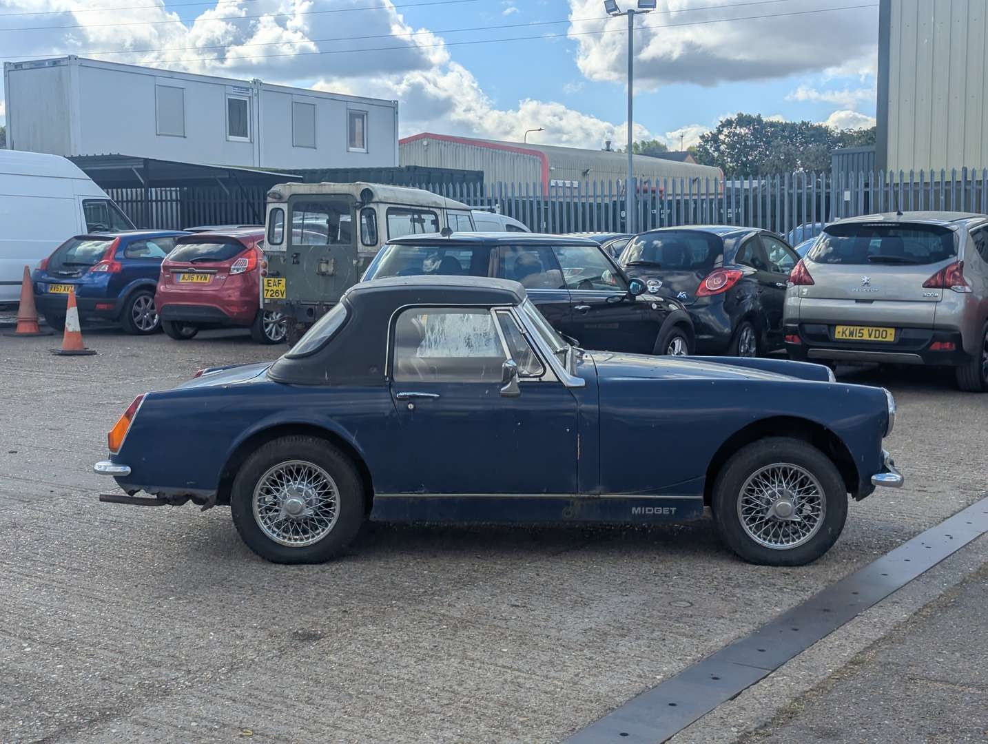 <p>1972 MG MIDGET</p>
