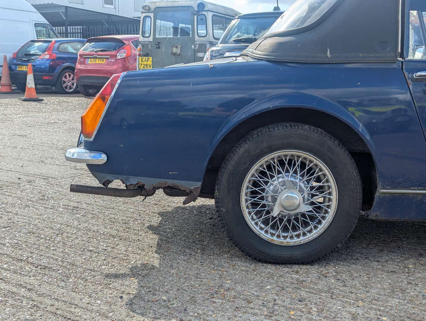 <p>1972 MG MIDGET</p>
