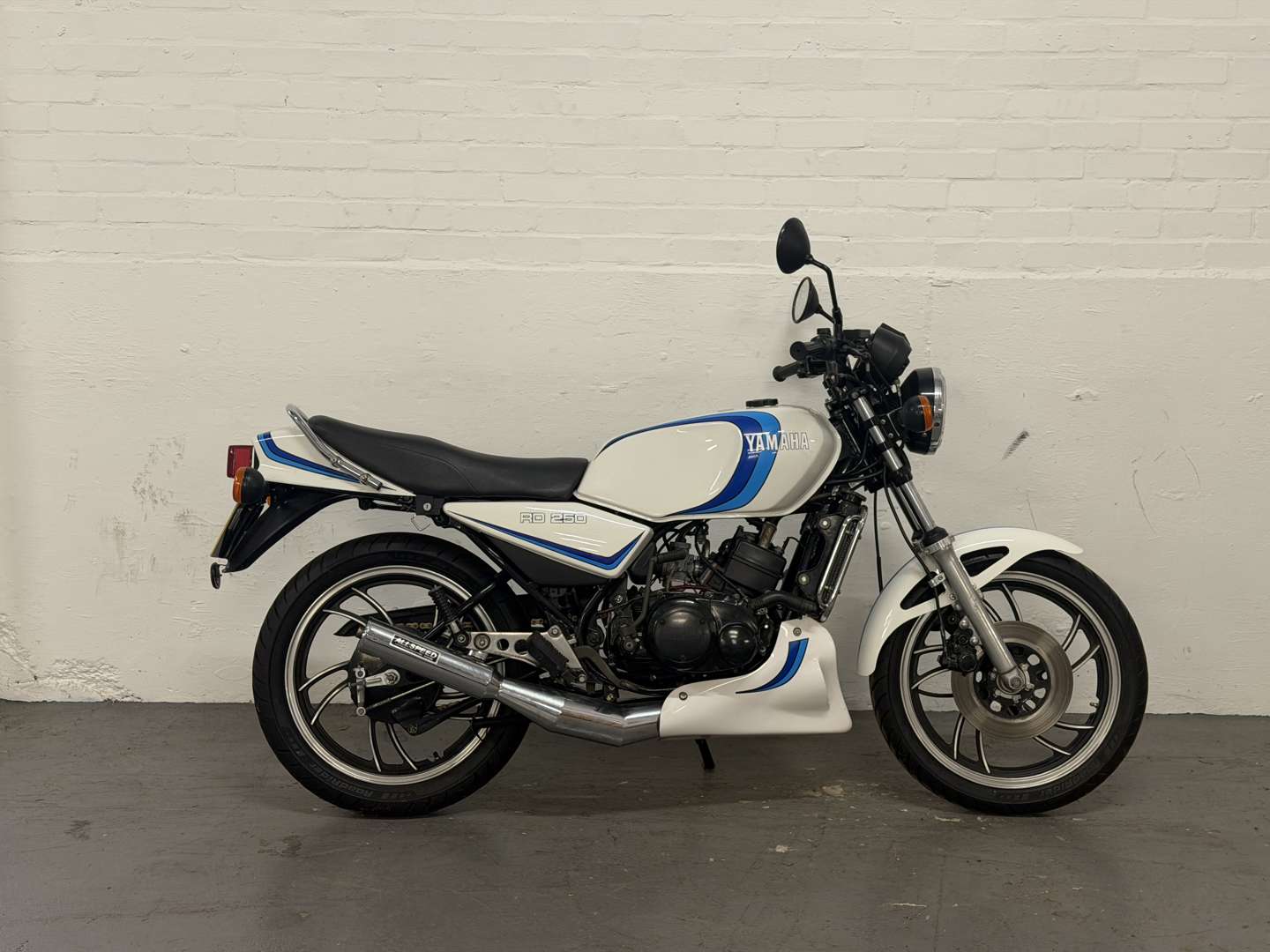 <p>1984 YAMAHA RD250 LC</p>