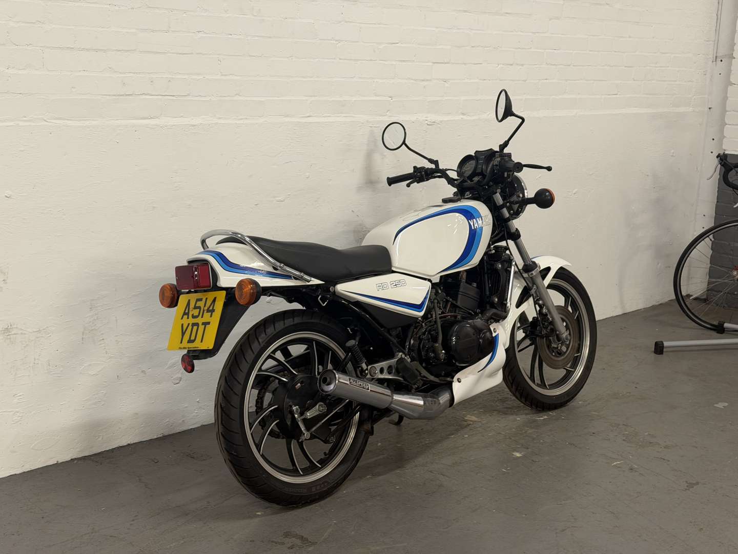 <p>1984 YAMAHA RD250 LC</p>