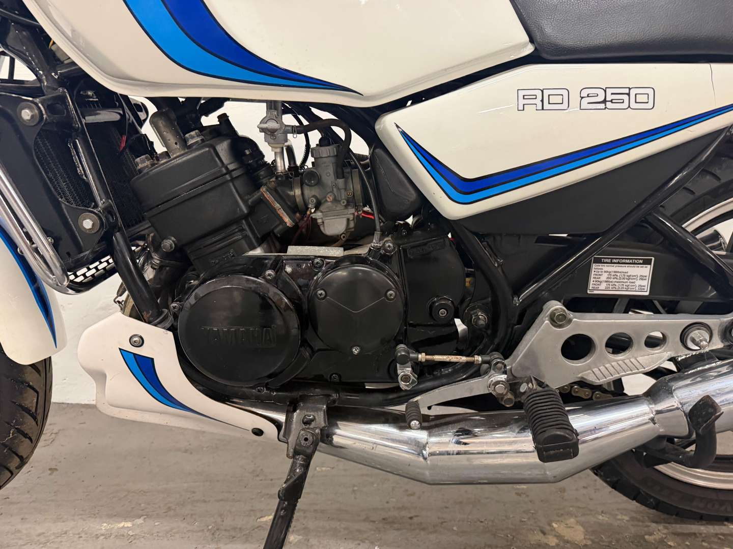 <p>1984 YAMAHA RD250 LC</p>