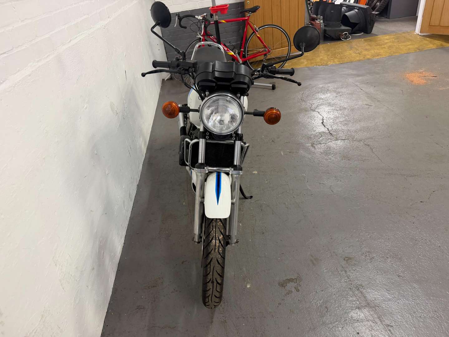 <p>1984 YAMAHA RD250 LC</p>