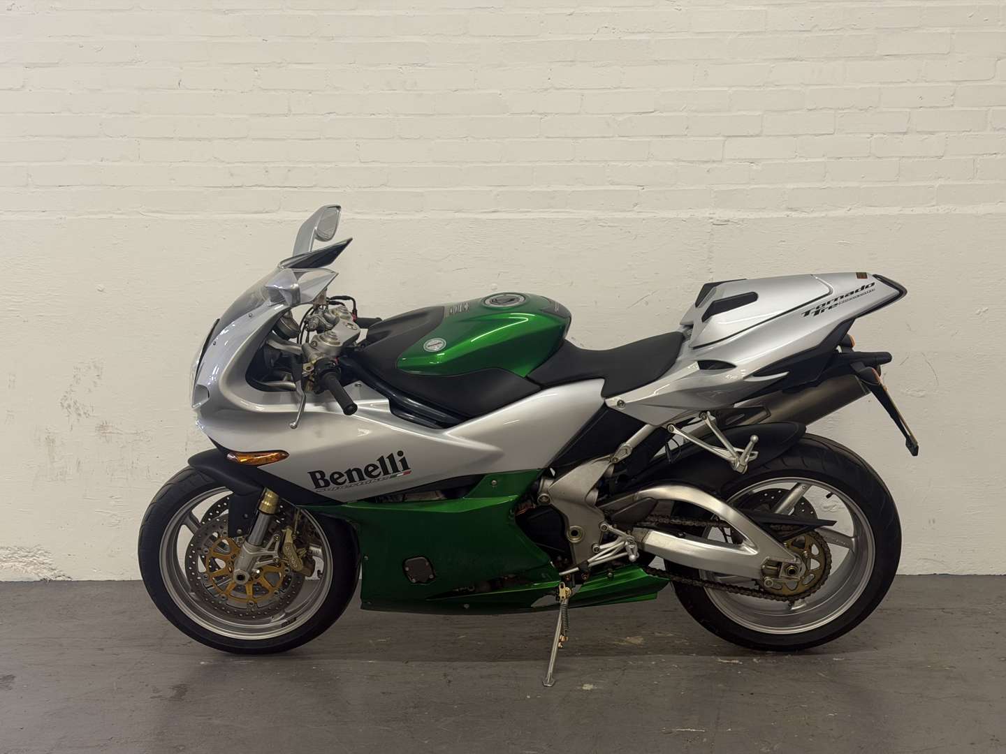 <p>2005 BENELLI TORNADO TRE NOVECENTO</p>