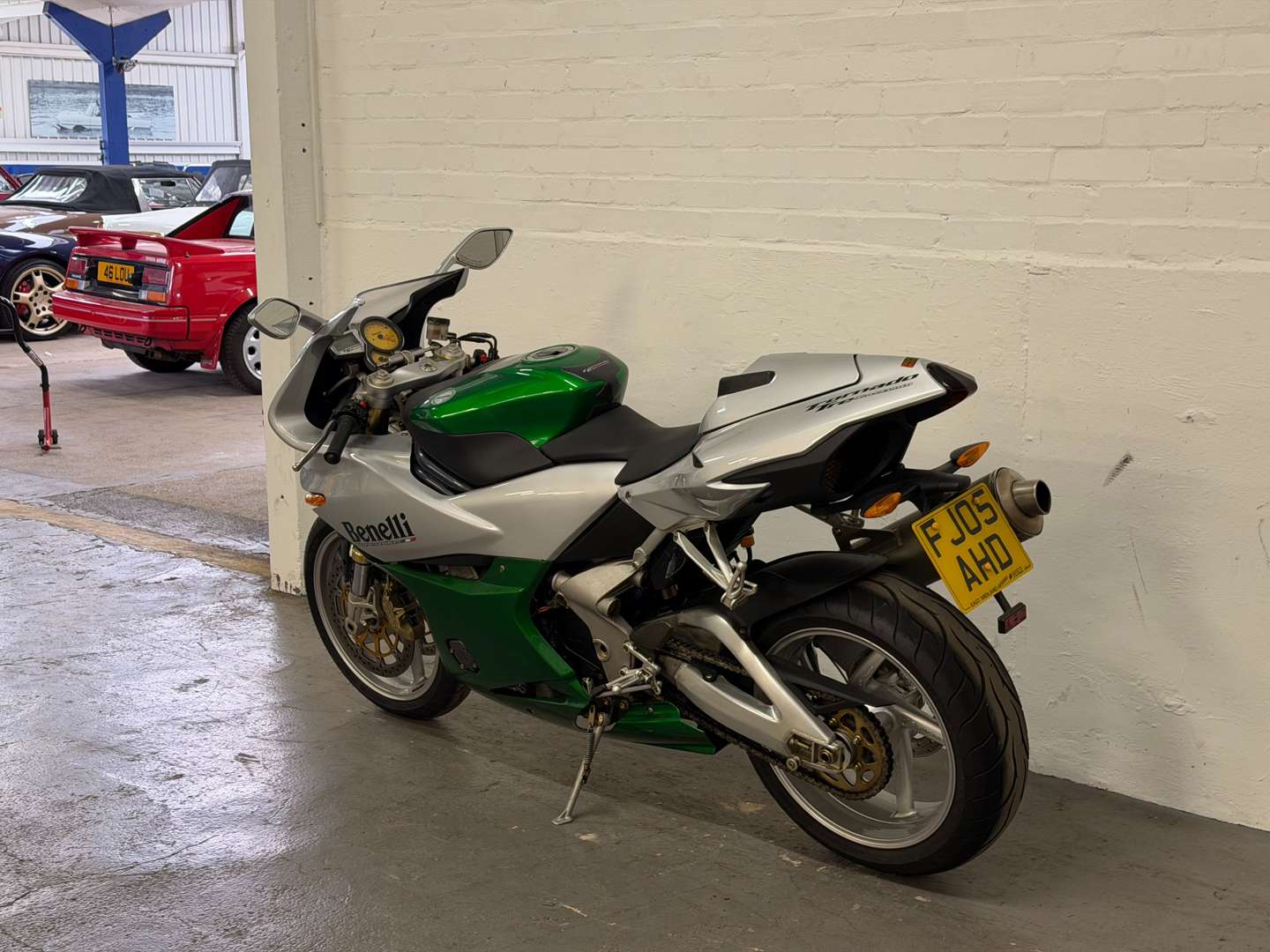 <p>2005 BENELLI TORNADO TRE NOVECENTO</p>