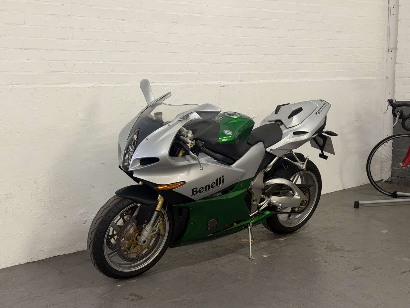 <p>2005 BENELLI TORNADO TRE NOVECENTO</p>