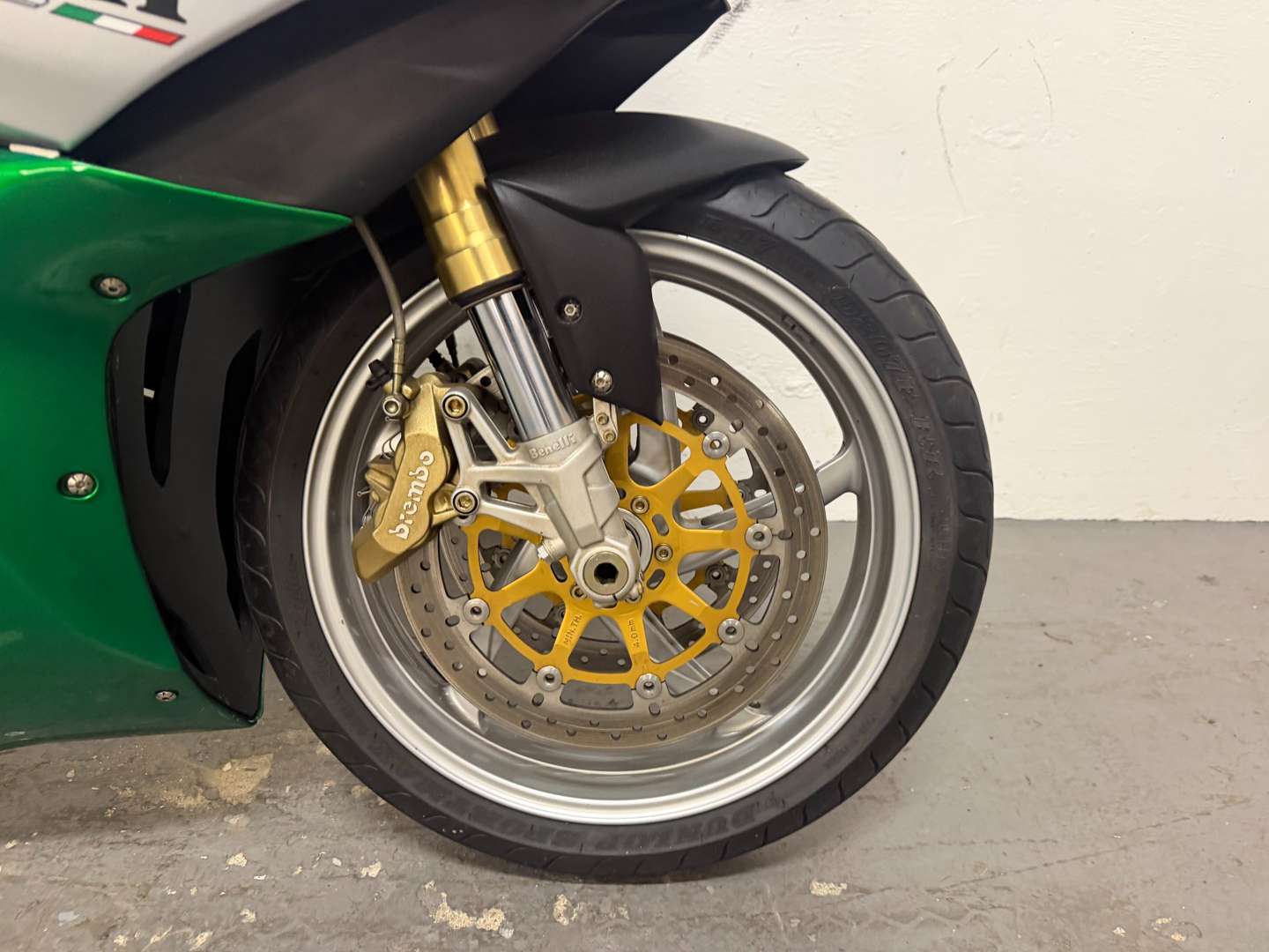 <p>2005 BENELLI TORNADO TRE NOVECENTO</p>