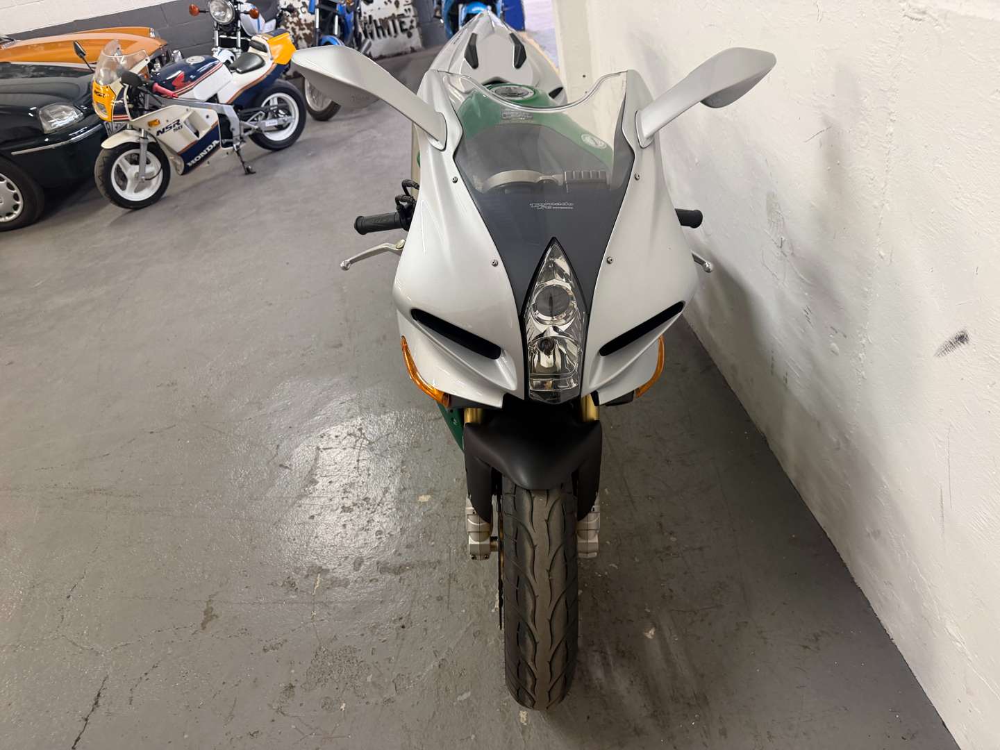 <p>2005 BENELLI TORNADO TRE NOVECENTO</p>