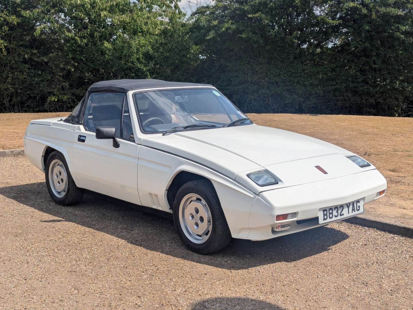 <p>1985 RELIANT SCIMITAR SS1</p>