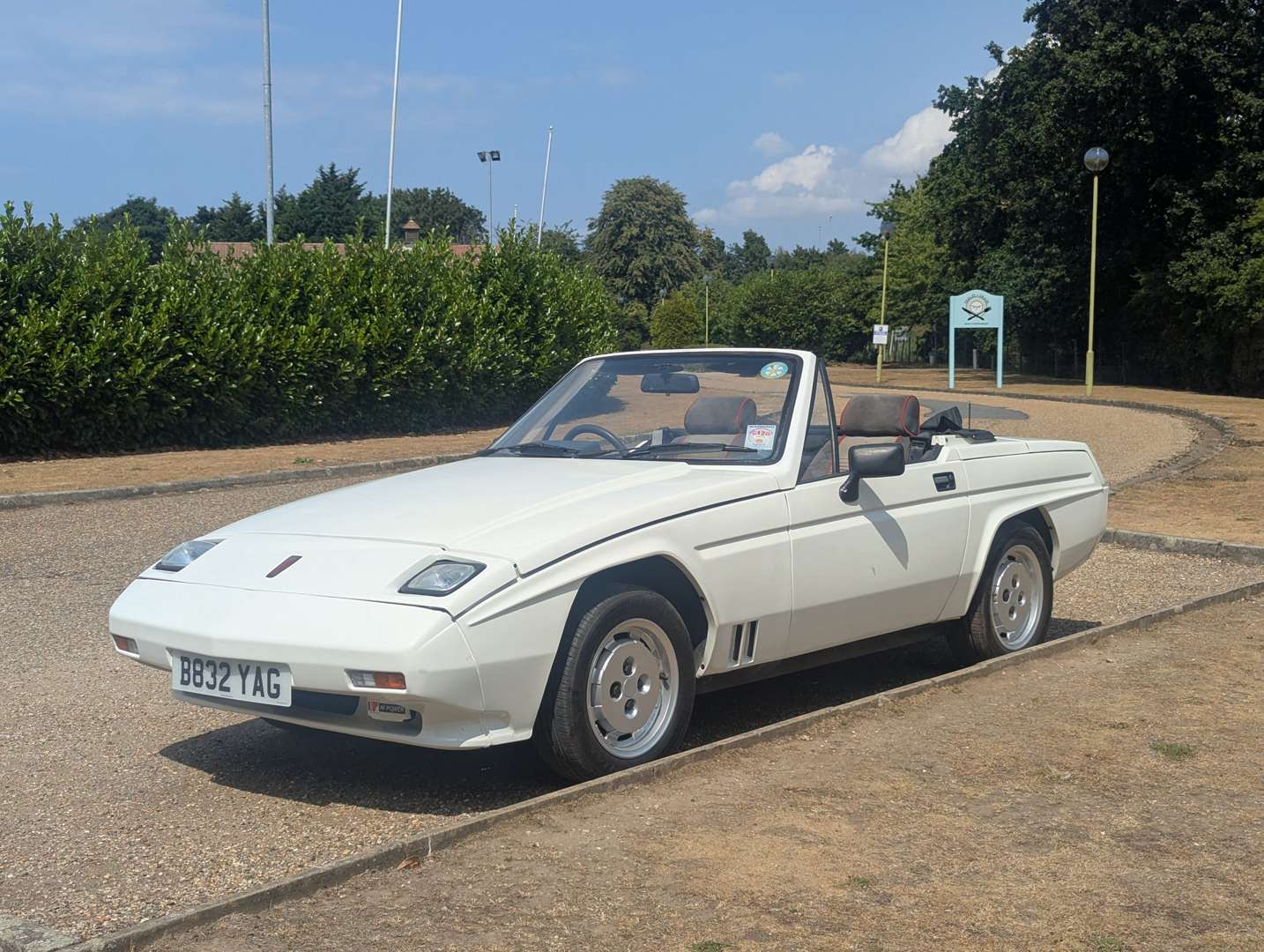 <p>1985 RELIANT SCIMITAR SS1</p>