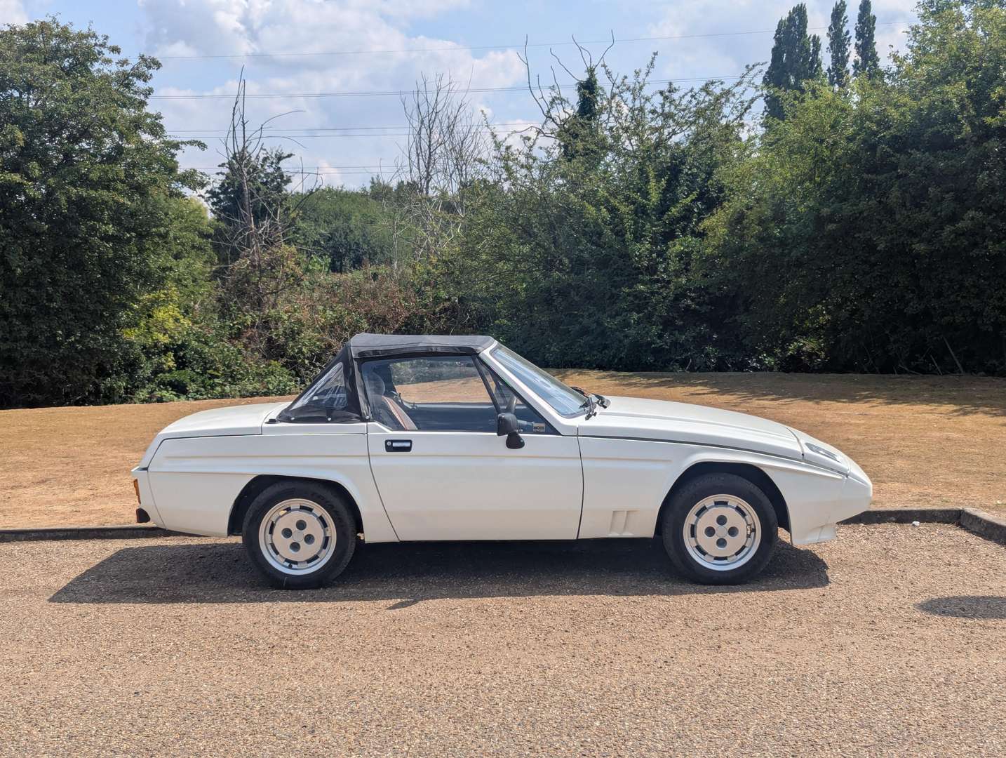 <p>1985 RELIANT SCIMITAR SS1</p>